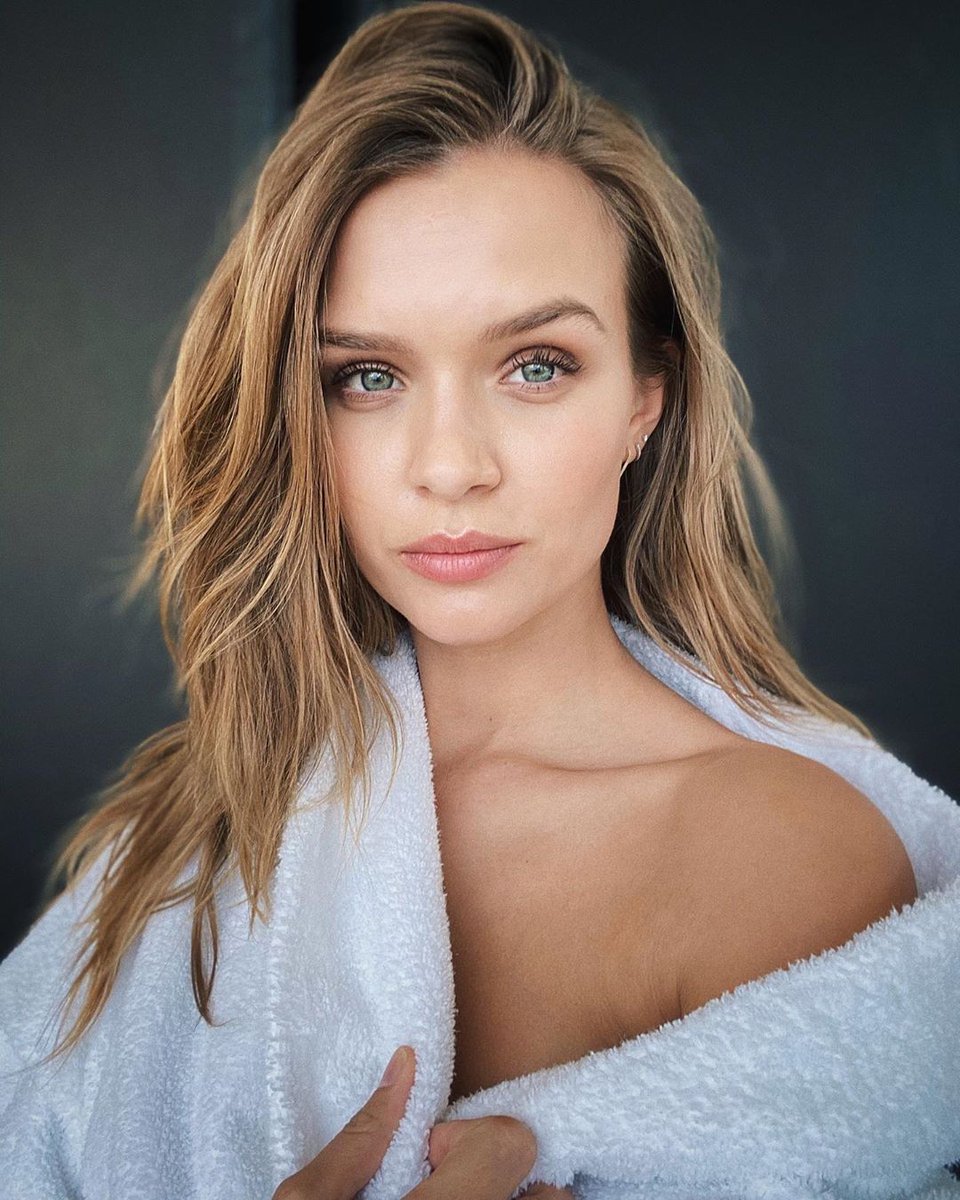 MediaReviewIt's tweet photo. Josephine Skriver
#mediareviewit #hollywood #celebrity #model #fashion #style #photoshoot #art #actress #filmmaker #beach #fun #enjoy #Bikni #magazine #hot #sexy #Pose #fashionshow #beauty #review #media #josephine #skriver #goldenglobes #awards https://t.co/tKyRpAx09d