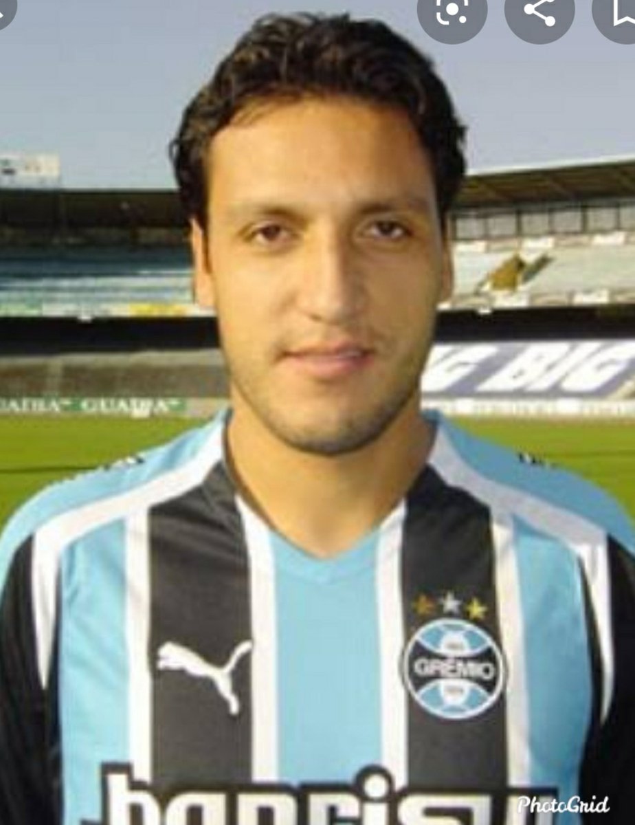 AlexPontaGross1's tweet photo. Escalona 🇨🇱  >>>> Capixaba

#ForaCapixaba 🙏 #Gremio 🇪🇪 https://t.co/x3WjT17Gkp