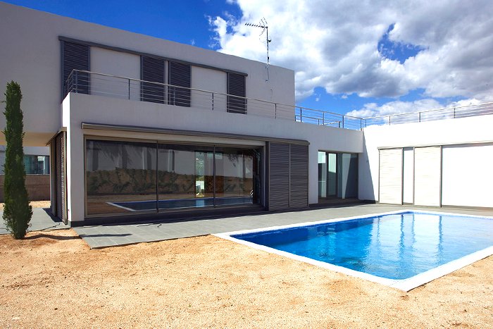 TwoKeysBCN's tweet image. Se venden casas desde 246 m2, parcelas desde 1.000 m2 en Arenys de Mar. Tres tipos de viviendas diferentes, 5 habitaciones, 4-5 baños, etc. Acabados de primerísima calidad, ascensor panorámico. Con unas vistas insuperables, situadas en un lugar privilegiado y único.

REF.: 1312