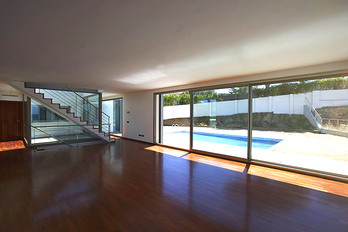 TwoKeysBCN's tweet image. Se venden casas desde 246 m2, parcelas desde 1.000 m2 en Arenys de Mar. Tres tipos de viviendas diferentes, 5 habitaciones, 4-5 baños, etc. Acabados de primerísima calidad, ascensor panorámico. Con unas vistas insuperables, situadas en un lugar privilegiado y único.

REF.: 1312