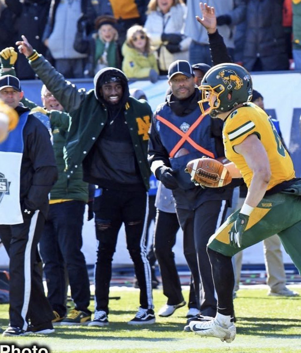 _jaxonbrown's tweet photo. i wish someone looked at me like @JayBoogs36 looks at @JimmyFootball5 🥺 https://t.co/naMNMSCHbB