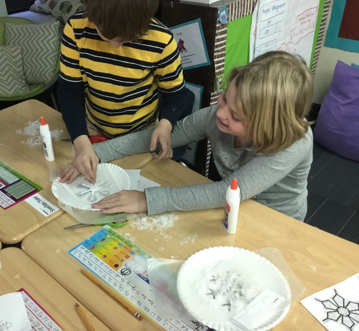 wgexplorers's tweet photo. Snow was falling OUTSIDE and INSIDE Mrs. Duval's 2nd grade class with their Mystery Science lesson: Why is snow white? Students made transparent snowflakes, tore them into flakes, stacked them on top of each other to simulate snow! #big3 #OlatheLearningToShare https://t.co/tn6J7mpcpG