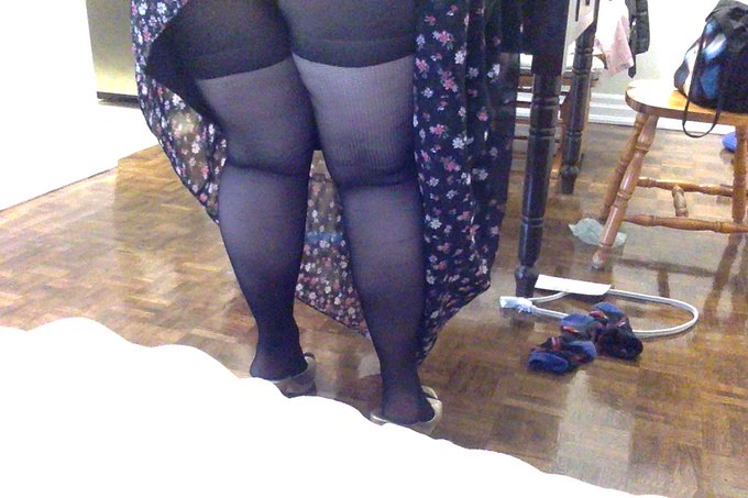 If you like this tease, check out the full length masturbation vid (3 minutes) and other content on my