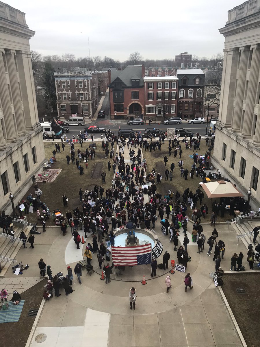 SandraLawson802's tweet photo. The crowd is growing! Families showing up to stand for freedom! .@NJTVNews .@NJTVNews .@NJDSC .@NJGOP https://t.co/RTOxAAwuKC