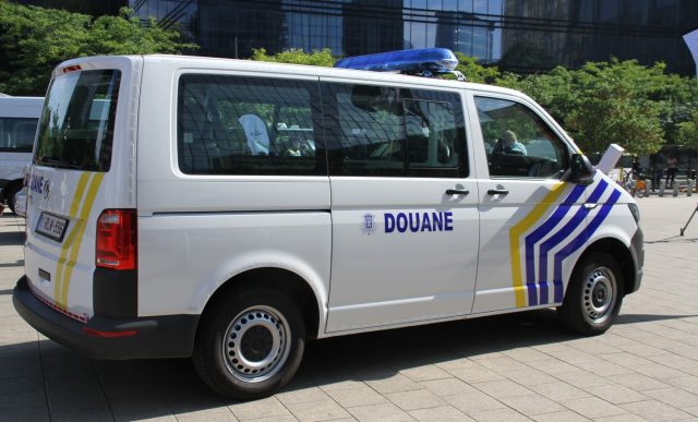 Dit weekend spoorde KALI-team in samenwerking met de douane opnieuw naar bestuurders met hoge openstaande geldboetes. Het plukteam confronteert de eigenaars met hun openstaande boetes, wie niet kan betalen, verliest zijn wagen. 112antwerpen.com/2020/01/13/vij…