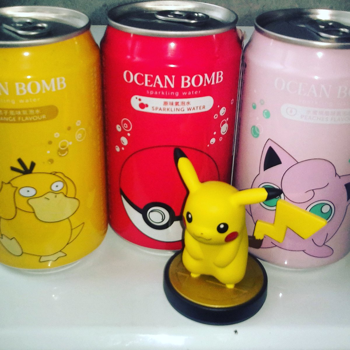 ihurtado2000's tweet photo. Ya tenía ganas de pillar estas cucadas!❤ Refrescos #OceanBomb de #Pokemon importados de Japón, buscar vuestro #JaponMarket24h más cercano y no dejéis pasar la oportunidad de probarlas!✌
#bebidasoceanbomb #oceanbombdrinks #pokemon #pokeball #pikachu #jigglypuff #psyduck https://t.co/qSmrVBVj6T
