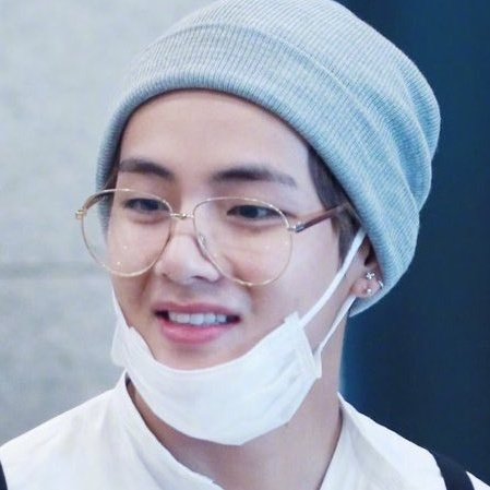 ➸ 𝚍𝚊𝚢 𝟷𝟹taehyung in specs ♡