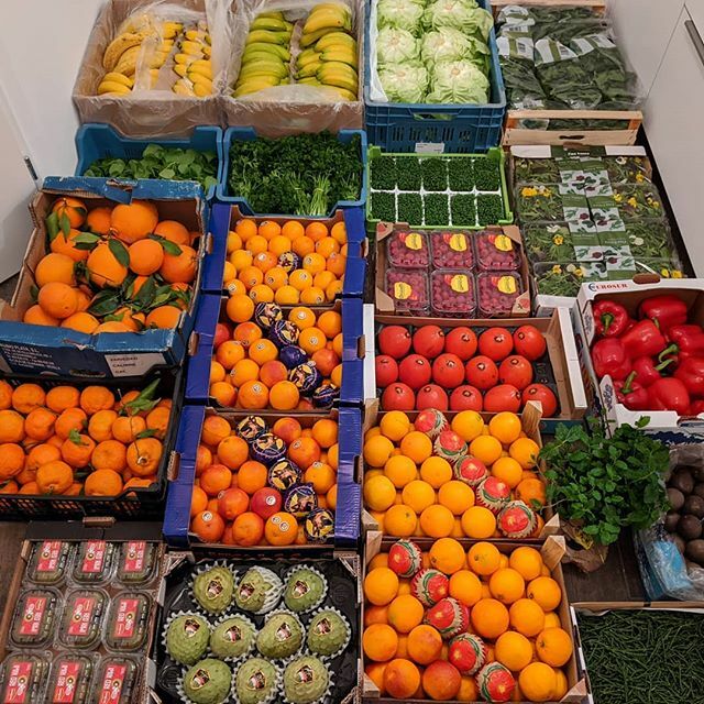 mostlyraw's tweet photo. #thursdayfruithaul #latepost#fruitstash #plantpower #hclfmrv #vegan #rawvegan #mostlyraw #wholesale #amsterdamweesp #fuelyourbody #fuelyourlife #brainwarrior #plantbasedathlete #justdoit #itismylife #workstudyplayrest #gratitude #attitude #wizardmode #in… https://t.co/5ivwQLa0iB https://t.co/R30Hbo9C1P