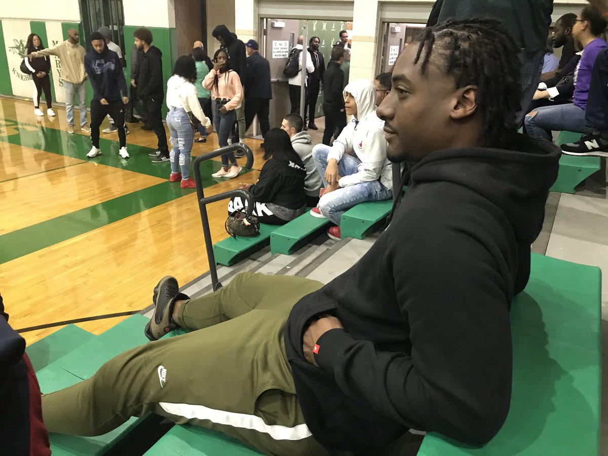MikeMoody334's tweet photo. Imagine sitting in gyms watching future pros with your own two eyes and someone who watches only highlights try and argue with you about prospects...crazy right? You werenโt with me watching them shoot in the gym! #expert #prospects #nohighlights #basketball #phenoms #nba #study https://t.co/ocsp30W10u