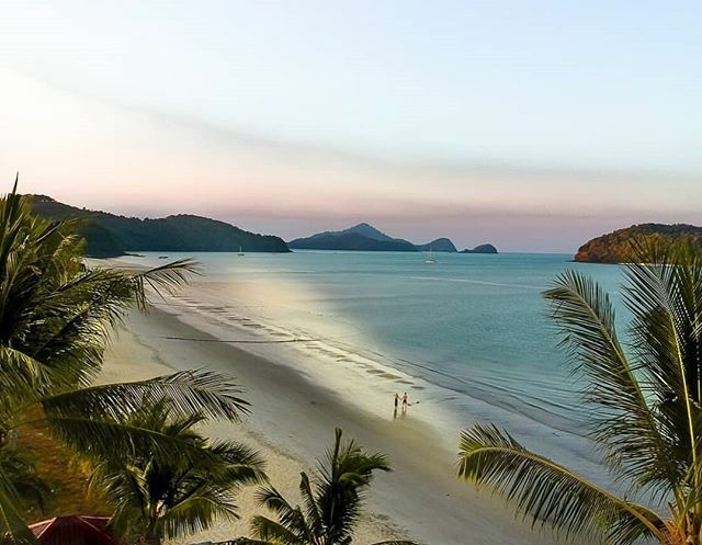 Een mooi plaatje van de noordelijke eilandgroep van Maleisië 😍🌏
📸@charlotteplansatrip
.
.
#lonelyplanet #lonelyplanetnl #reizen #reismagazine #reisinspiratie #ontdekken #inspiratie #bucketlist #fotografie #reisfotografie #travel #welivetoexplore #wor… ift.tt/2RaglTv