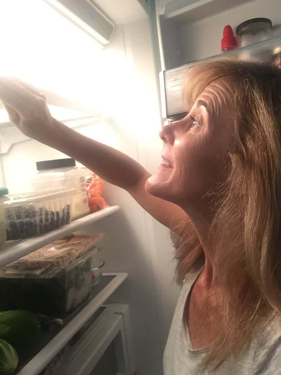 LindaSamuels's tweet photo. What's in your fridge? Anything scary? - For inspiration, check out @TheSeanaMethod's post- “Selfie-Discipline” # 13: Clean Out Refrigerator https://t.co/HRdZVIvaHK #GOMonth #organizing #tinytasks #freshstart https://t.co/gwQ0QLXDHQ