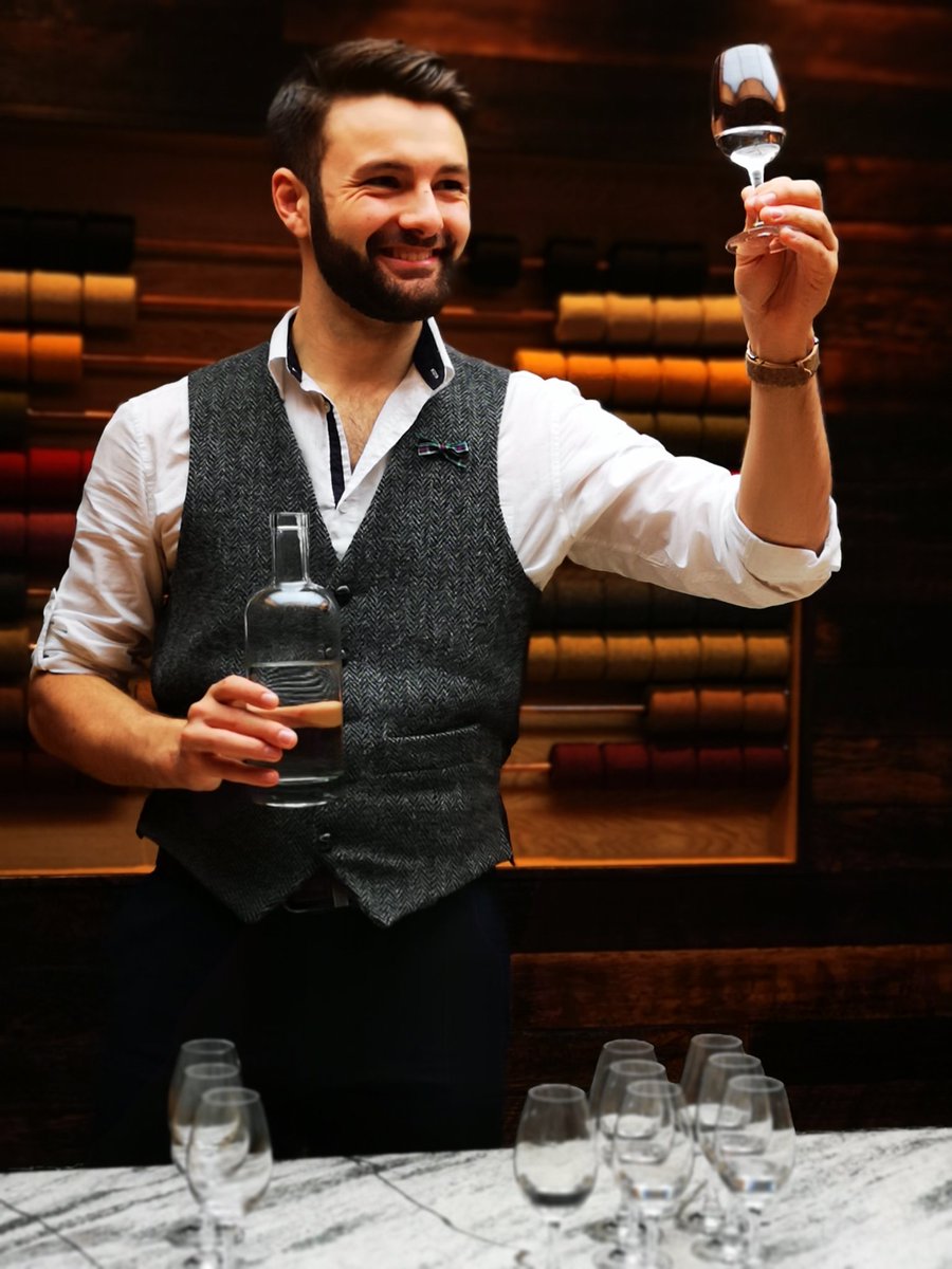 harrisdistiller's tweet photo. If you're in Dundee on Friday 31st January then join brand ambassador Calum for an evening of gin & tapas. There'll be an Isle of Harris Gin and tonic on arrival alongside 3 specially created cocktails with tapas dishes to compliment each serve @3sessionstreet #GinandTapas https://t.co/erb0Gawfyz