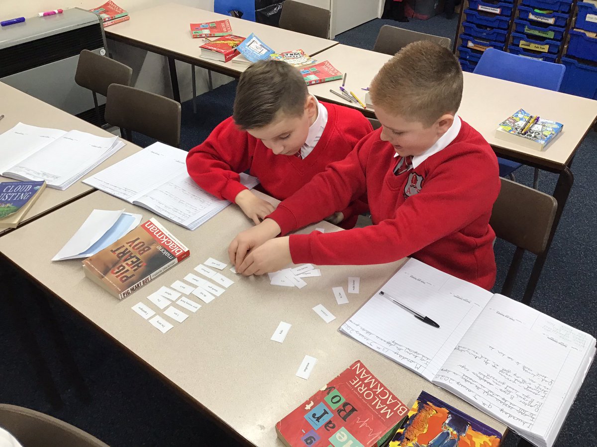 Class5MrsG1's tweet photo. Formal or informal? That is the question. Today we have been looking at the difference between formal and informal writing. https://t.co/llqbydiHs8
