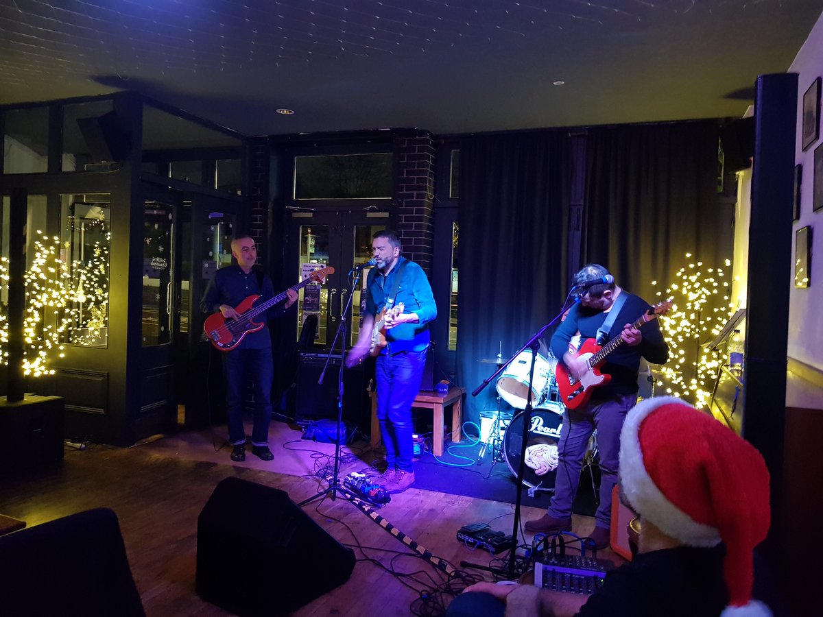 Calling all singers, songwriters, jammers, comedians and music lovers!  #OpenMic at The Priory is back on Wed 15th Jan! 

Electro-acoustc guitar, Drums, Piano and amps available.

thepriorypubn8.com/livemusic