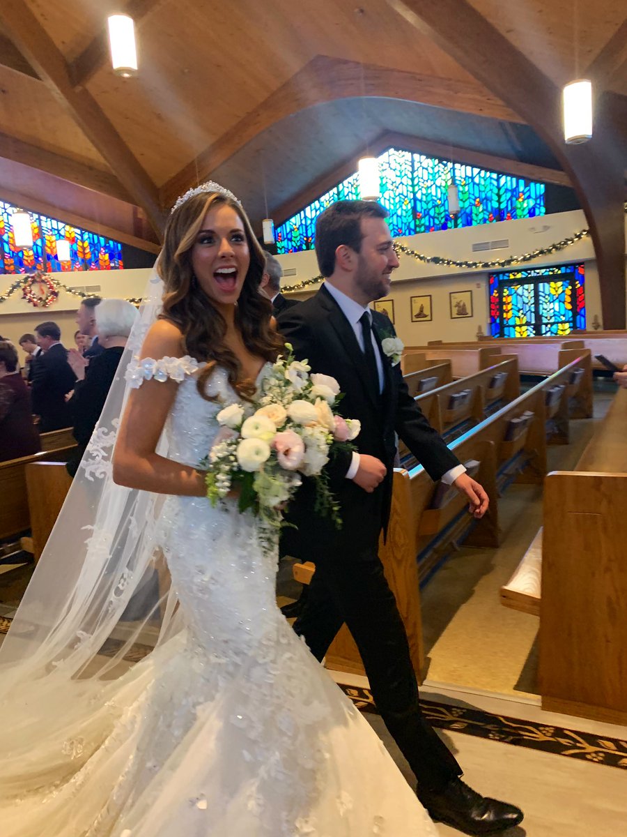 AmandaPittsTV's tweet photo. You never forget the friends you make in your first market! These three got me through my first on-air job in Binghamton, NY, and I’m so happy we got to reunite in PA this weekend for @BGallagherTV’s wedding! Worth every mile! ❤️ #ScheckMate
@KileyFarrellTV @CBS6Briana https://t.co/iwhYp5fUds