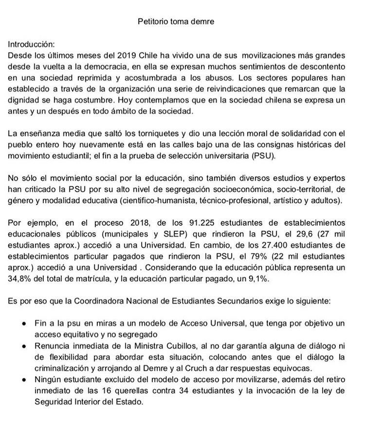 PCdeChile's tweet photo. Hoy la Coordinadora Nacional de Estudiantes Secundarios, se tomó la sede del @demre_uchile exigiendo:

1- Fin a la PSU y nuevo sistema de acceso a la ed. superior.

2- Renuncia de la ministra @mcubillossigall.

3- Que ningún/a estudiante sea excluido/a del proceso de admisión. https://t.co/zJocSh6r3g