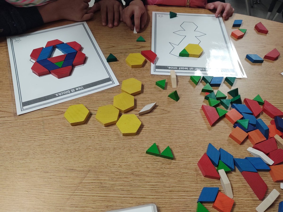 MsKramersClass's tweet photo. It's polygon time! How many ways can you make a polygon? https://t.co/sPCqqb0M6z
