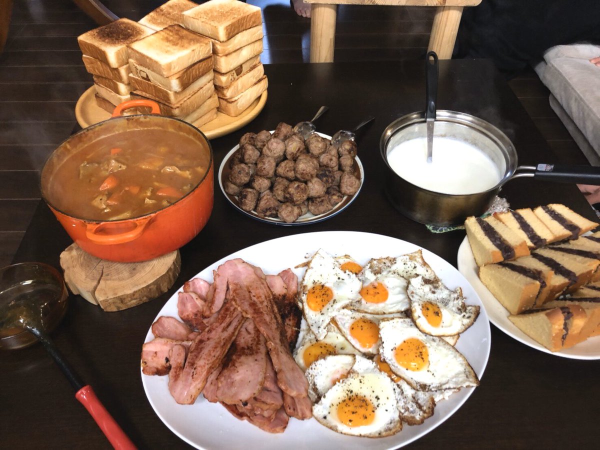 spicekeikaku's tweet photo. 本日はジブリ飯。

①シータの海賊船シチュー
②パズーのトースト&amp;目玉焼き
③ラピュタの食堂に出てくるミートボール
④風立ちぬのシベリア

ジブリ飯はスパイスと相性が良いのだ。
スパイスは異国を連れて来てくれる。 https://t.co/IodEJFFxhC