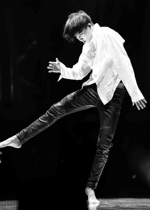 Do19Franco's tweet photo. If dancing had a human form, it would be you!
HAPPY BIRTHDAY KIM JONGIN! Your love for the arts is pure inspiration. The world is a better place because of artists like you. Your passion is unmatched. You own the stage like no other. Enjoy your day dancing machine! #HAPPYKAIDAY https://t.co/7PpbovonrS