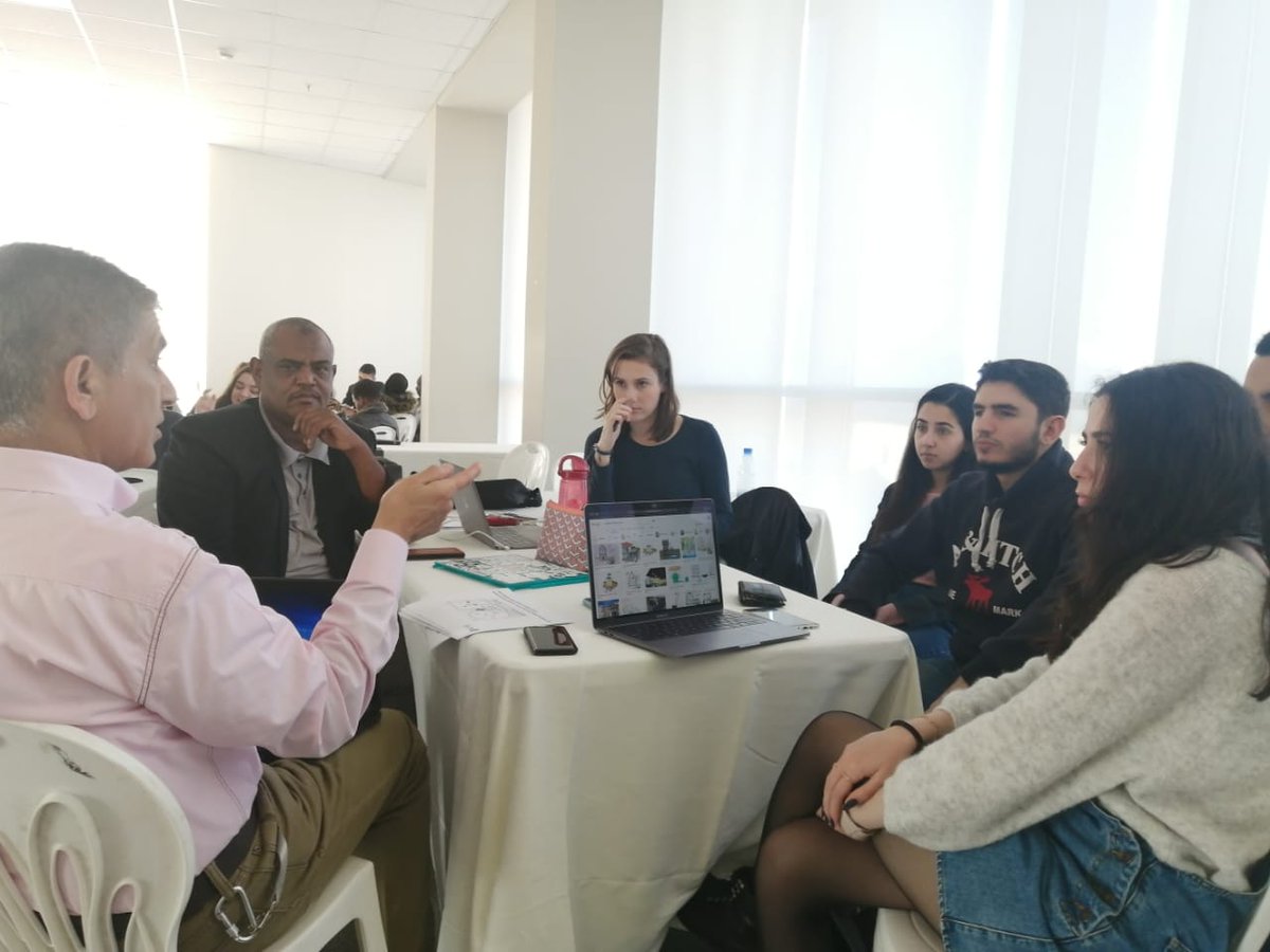 Darwazahaub's tweet image. @AzadBijan helping student teams focused on refugee-oriented ideas to define value proposition, custome  jobs and customer segments refining their #ProblemSolutionFit and #ProductMarketFit #DCAccelerate #Humanitarianengineer  @AUB_Lebanon @MSFEA_AUB @FHS_AUB @AUBOSB