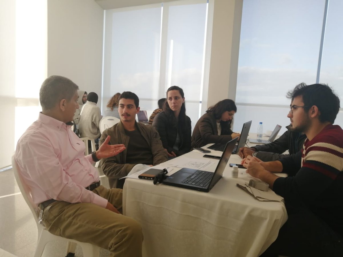 Darwazahaub's tweet image. @AzadBijan helping student teams focused on refugee-oriented ideas to define value proposition, custome  jobs and customer segments refining their #ProblemSolutionFit and #ProductMarketFit #DCAccelerate #Humanitarianengineer  @AUB_Lebanon @MSFEA_AUB @FHS_AUB @AUBOSB