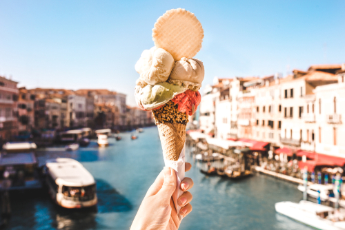 wizzair's tweet photo. Dear Albanian and Italian travellers: we have great news for you! We're launching 5 new routes between 🇦🇱 and 🇮🇹. Fly from Tirana to Milan, Bologna, Verona, Venice or Pisa.✈️ Book your Dolce Vita holiday today at https://t.co/AeMNWOslh5! https://t.co/YKoS4qxQaU
