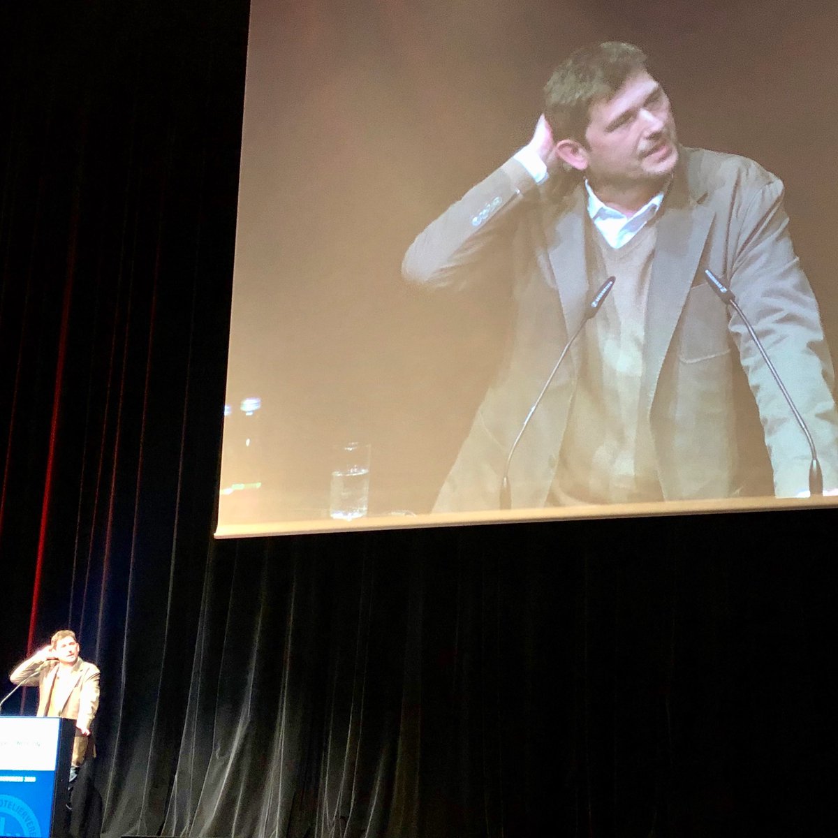 MichaelMrazek's tweet photo. Man kann nicht bei allem allen gefallen
Die ganze Welt ist Bühne:
Rupert Henning, Schriftsteller, Schauspieler, Theater- und Filmregisseur
#oehvkongress #followNCM #DigitalStrategy #KMUdigital #oehvkongress2020 https://t.co/VvGljxFwCL