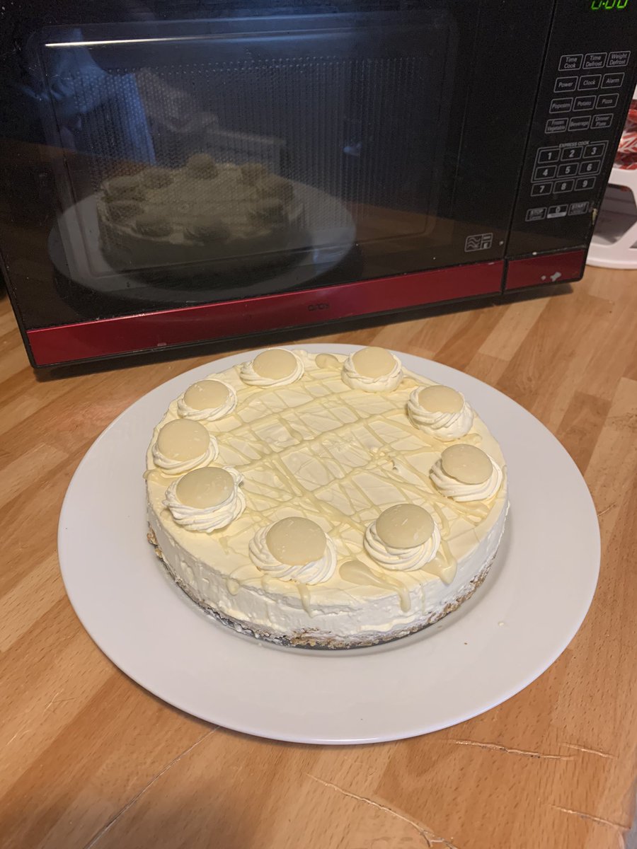 TheOrangeFox96's tweet photo. Day off no 1... I made a milkybar cheesecake! Recipe is from https://t.co/fVWjt6HyiT you can tell I made this one cos its wonky 😂 #janespatisserie #milkybarcheesecake #cheesecake #notdietfood #milkybar #nestle #notsponsored not sponsored, people deserve credut for their work. 🦊 https://t.co/bvEgger38L