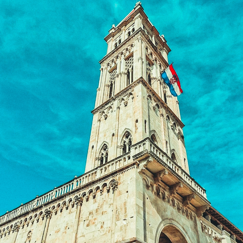 weissislaura's tweet photo. Amit meg akarsz ismerni, attól el kell távolodnod egy időre, ugyanis csak akkor látod, hogy a tornyok milyen magasak, ha már elhagytad a várost.

#croatia #horvatorszag #instago #instatravel #traveller #memories #instablog #travelblog #instagram #tower #city #photo https://t.co/VEvjtHxWpz