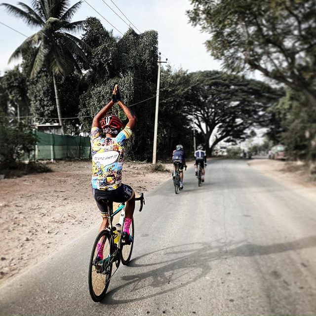 bikeyvenky's tweet photo. What was I praying for? Probably for the youngsters to keep the easy ride easy! 😛
.
PC: @milamsaxena .
#SundayRides #SpectrumRacing #bvcoaching #strongerfaster #Chapter2Bikes #Chapter2India #theroadslesstravelled #biking #cycling #athlete #racing #e… https://t.co/IMjqxJjlzK https://t.co/7WSCPLOa1O