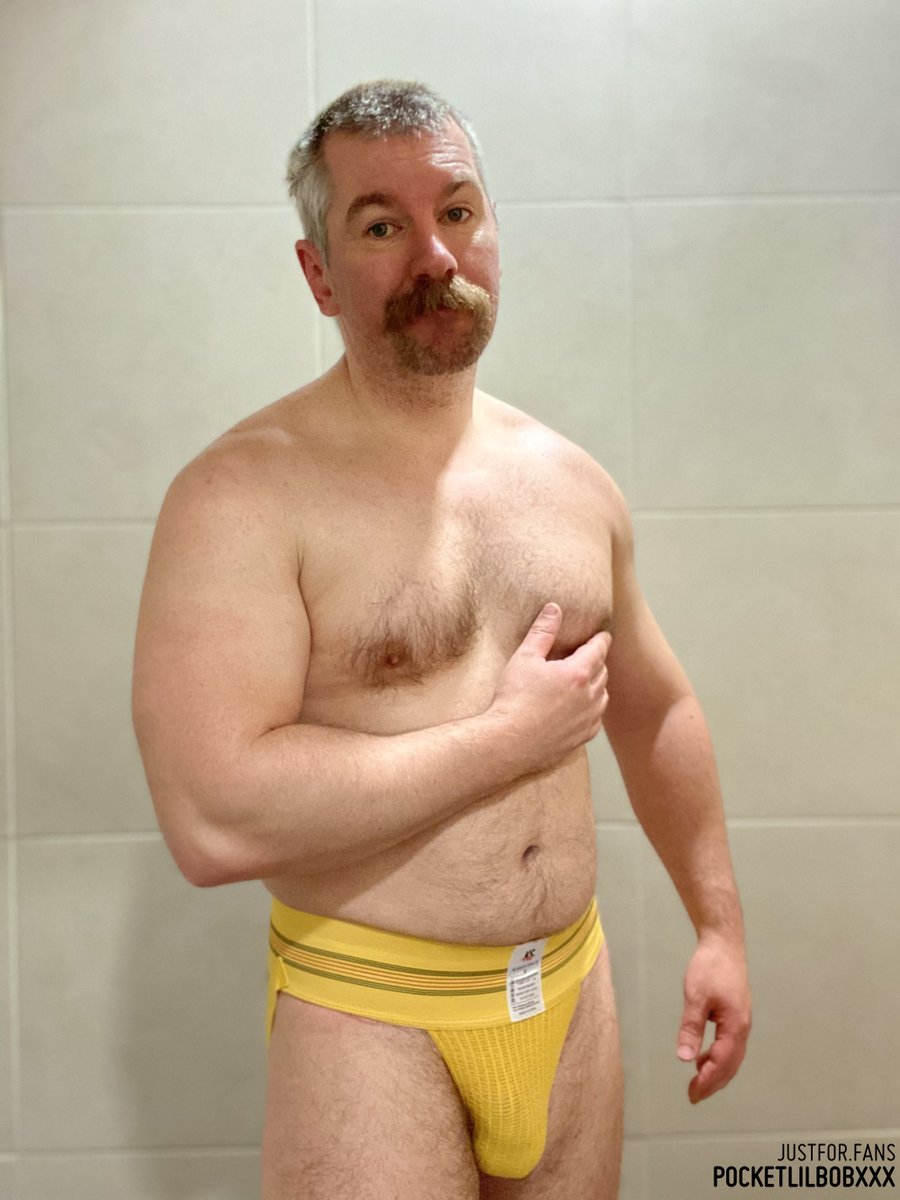 pocketlilbobxxx's tweet photo. Some of me in the a Yellow jockstrap

Post gym or post  wank photos...

See this and more at:
https://t.co/x5zx0EY0ts https://t.co/5GROtKJjRf
