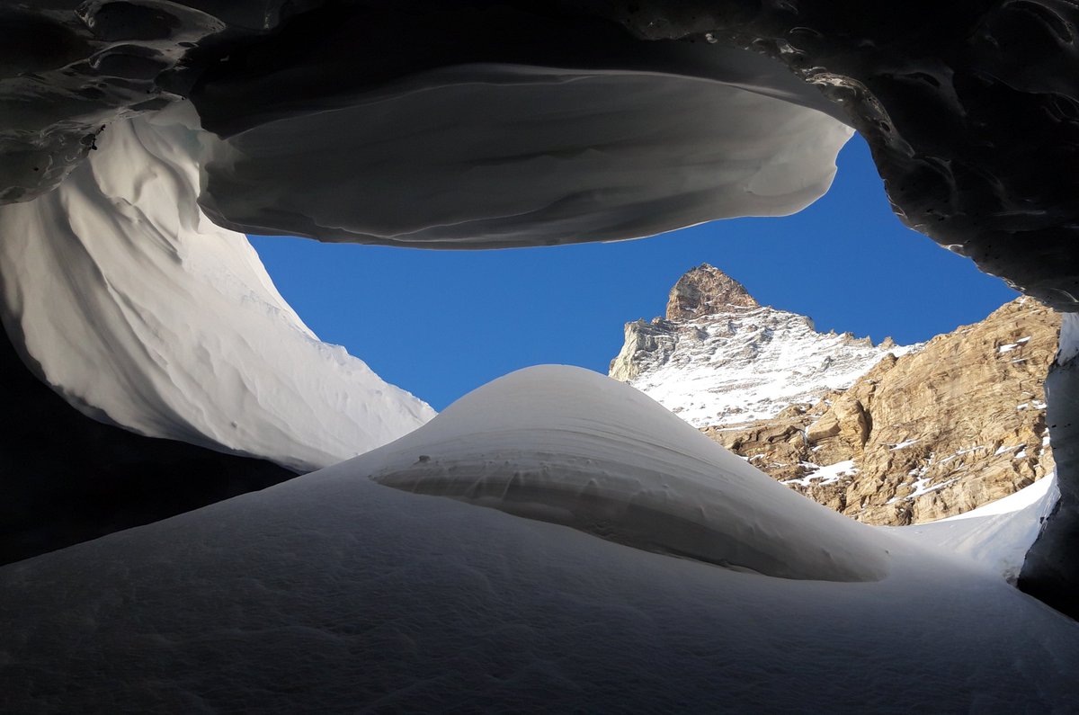 A special view from the ice cave to the Matterhorn
#zermatt
#matterhorn
