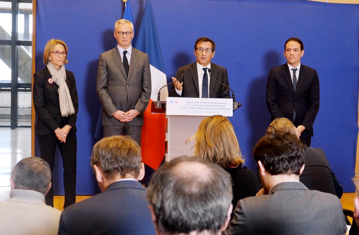 cedric_o's tweet photo. Signature des engagements en faveur des entreprises technologiques pour concrétiser les mesures annoncées par @EmmanuelMacron sur le financement des startups. Et ce n'est plus 5 mais 6 Mds € qui sont mobilisés par les investisseurs institutionnels 🇫🇷 vers les #startups https://t.co/3K2q6X9Zw6