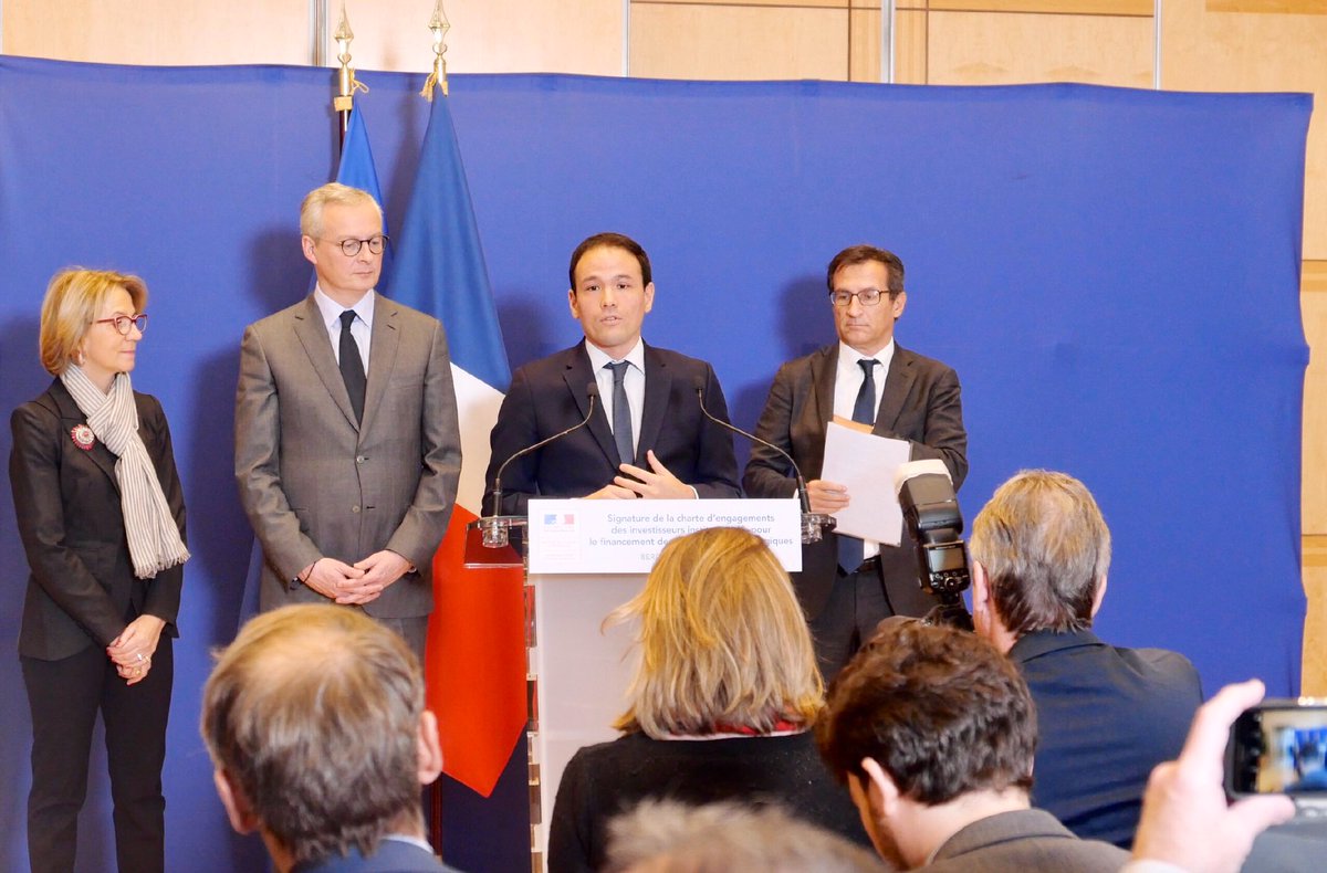 cedric_o's tweet photo. Signature des engagements en faveur des entreprises technologiques pour concrétiser les mesures annoncées par @EmmanuelMacron sur le financement des startups. Et ce n'est plus 5 mais 6 Mds € qui sont mobilisés par les investisseurs institutionnels 🇫🇷 vers les #startups https://t.co/3K2q6X9Zw6