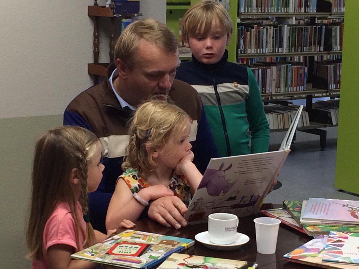 Vanmiddag wordt er vanaf 14.30u weer voorgelezen in Bibliotheek Voorschoten. Kom jij ook luisteren? #obvw #voorschoten #voorlezen