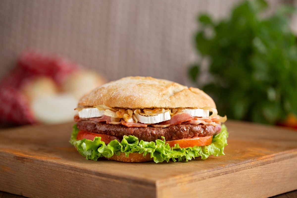 La gente vive enamorada de la Carmina...¿por qué será?🤔

#hamburguesa #FelizLunes #dondesejuntaelhambreconlasganasdecomerbien