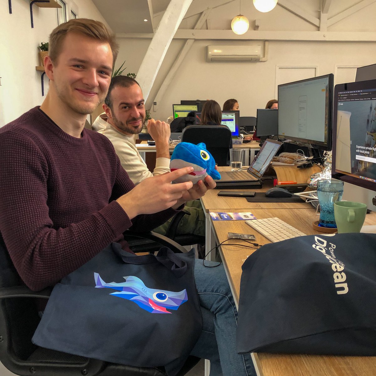 ⁦<a href="/Wingly_UK/">Wingly🛩️</a>⁩ product team just received some awesome swag from our favourite host ⁦<a href="/digitalocean/">DigitalOcean</a>⁩ #ItsHatchening 💙