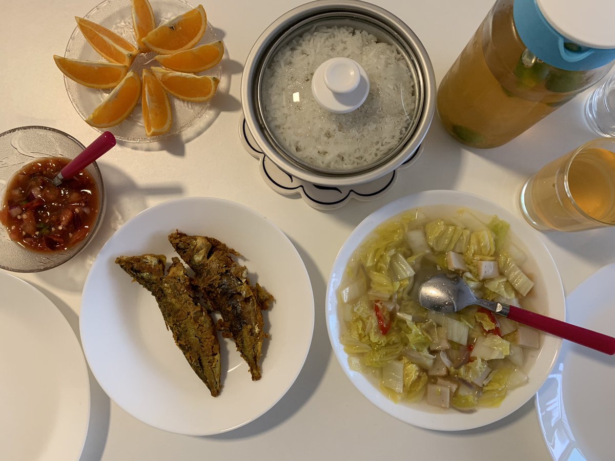 13/1/2020: Nasi + sup kobis cina + ikan goreng + air asam + buah oren + teh o limau for dinner today 