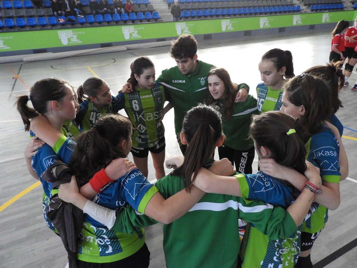balonmanoikasa's tweet photo. 𝗘𝗤𝗨𝗜𝗣𝗢𝗦 𝗕𝗔𝗦𝗘 1920 #1IF
🏆 𝗝.10🏟 Boadilla
❎@iKasaBMMADRID 26:37 @BmCDVallecas
No pudimos ante un buen rival, pero seguimos progresando, ánimo chicas, a pelear hasta el final! #valor
💪💚#ikasers https://t.co/Ufw5B09RBO