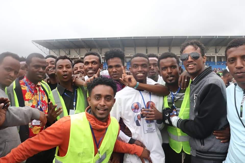 TeyibAbdi's tweet photo. #PR #Maraaraa/ #Jaal #Daawud Jawar Mohammed #B/G Kamaal #Obbo Baqqalaa/ Obbo #Lammaa.
#DirreeDhawaa.
Ummanni keenya maaltu akka dhufaa jiru dursee hubateera.
Chirichaaroo hin bitinaa jedhee ture Jawar.
Paartileen Oromoo ulfaadhaa. https://t.co/WPvv6Bamd8