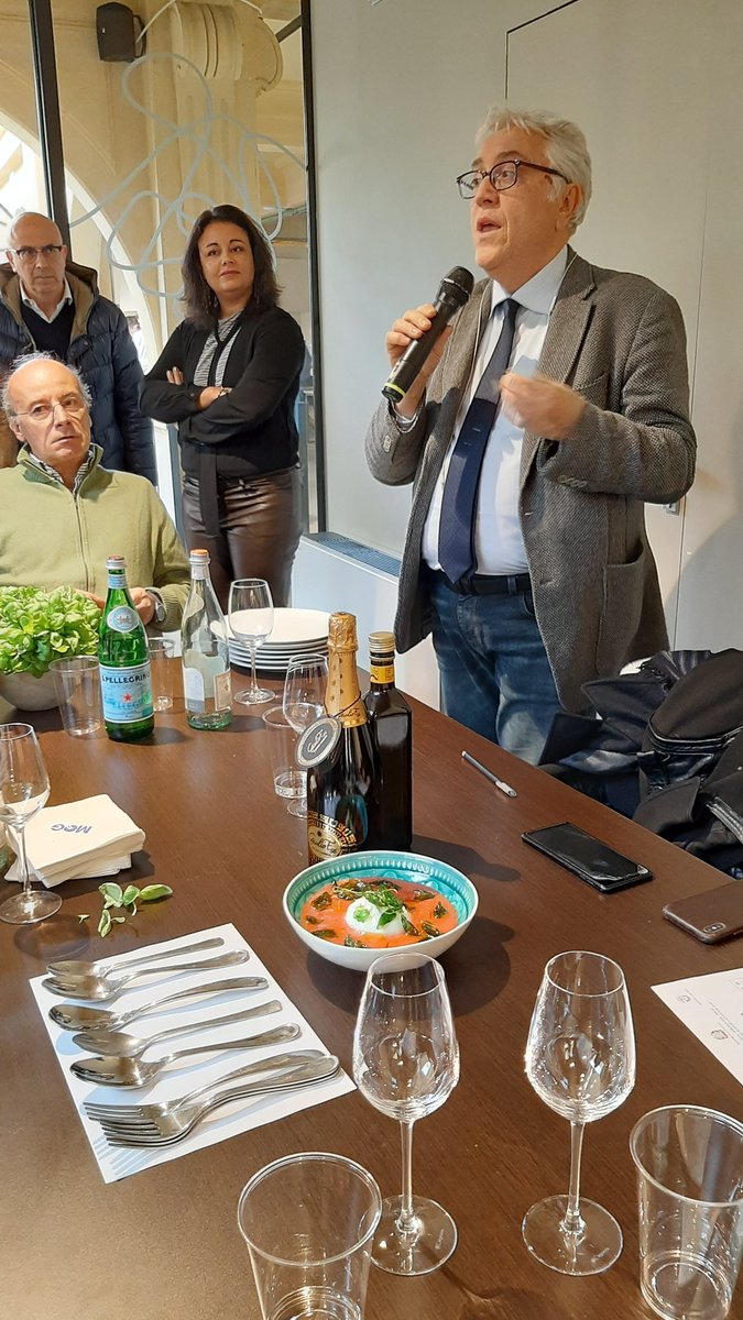 EsperimentidiMG's tweet photo. Basilico Day ed il Contest #pestoaparte oggi al @GenovaMog.
#basilicogenovesedop #basilicoday #liguria #gourmet https://t.co/VUQ3W1xpSf