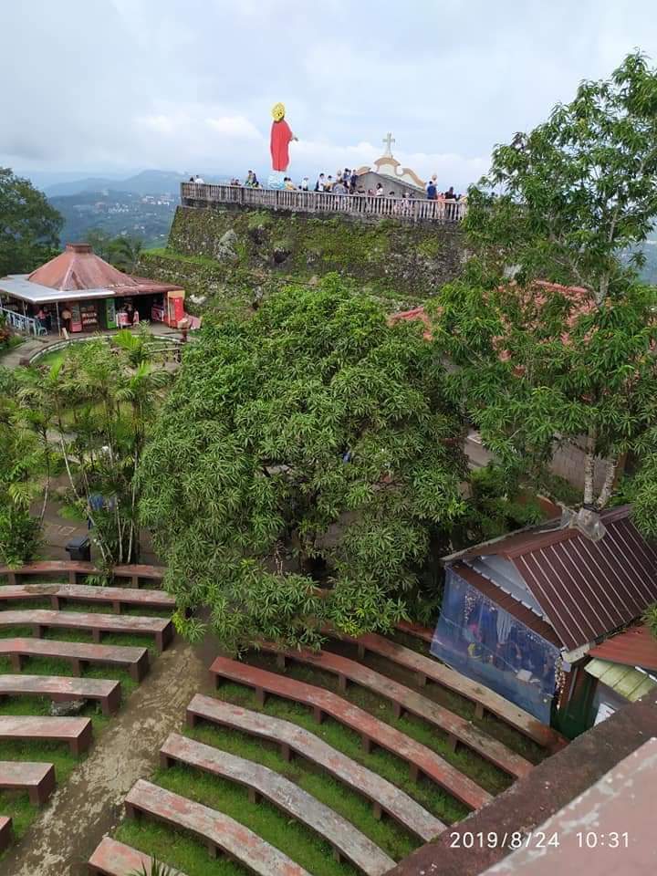 Both1011's tweet photo. The first pic was taken last August 24, 2019, and now the area (People's Park in the Sky-Tagaytay) looks like an abandoned place 😢  Please keep safe lalo na sa mga affected area 😟

ctto 😥😔☹ https://t.co/DRVPdbhxZp