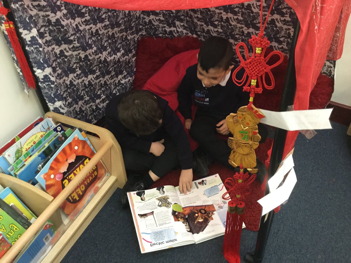HexthorpePri's tweet image. Silver Link are enjoying reading in their new reading area. #readingforpleasure  #readingarea #reading #WeAreAstrea @Benedick1
