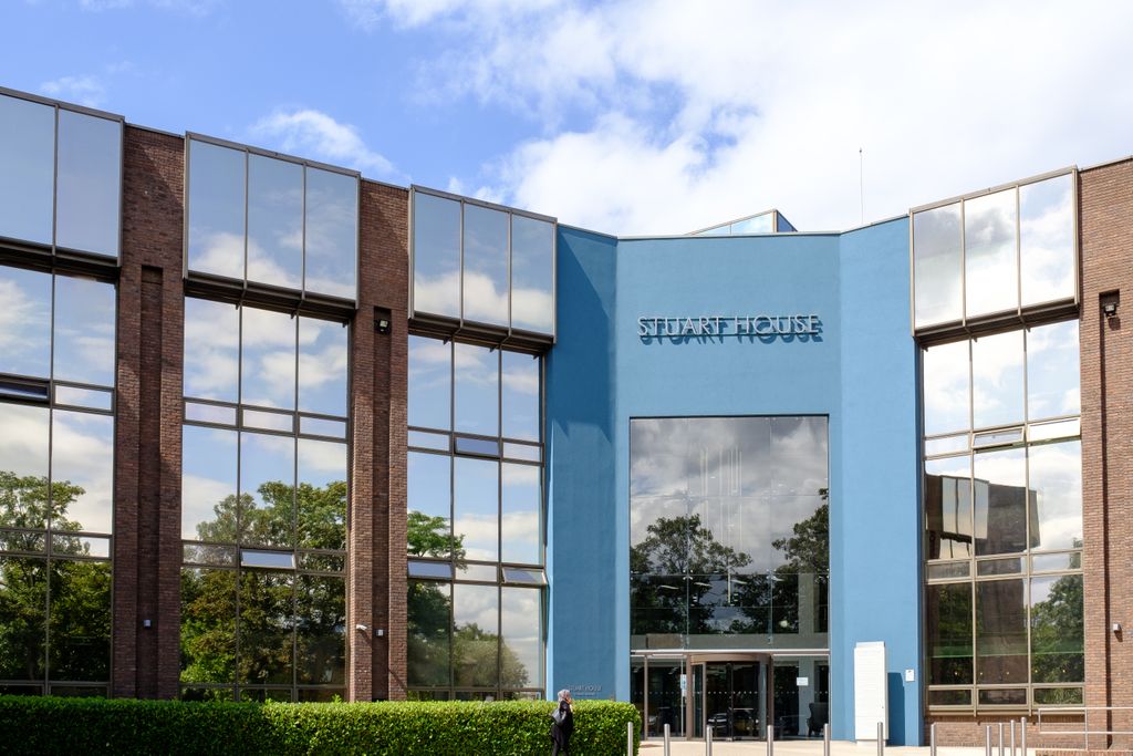 StudiosStuart's tweet photo. Stuart House is located in the heart of the city’s business district just a 12-minute walk from the train station, and close to cultural attractions, shops, pubs and restaurants. #officespace #letready #peterborough #workspace #community #flexistudios #yourspace #justaddpeople https://t.co/iHW0Fmsife