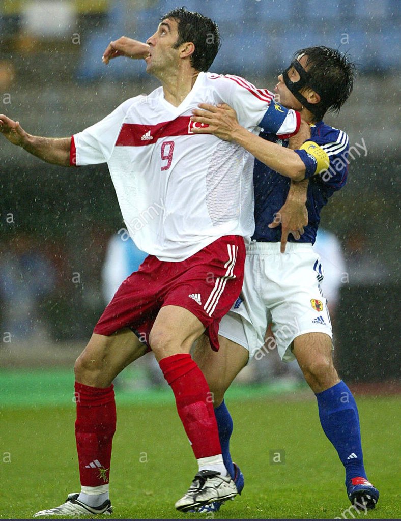 Tom 日韓w杯で日本と対戦した元トルコ代表fwハカン シュキュルの現在の職業はuberの運転手 政治的な問題で実質的な亡命状態にある彼は現在ワシントンで暮らしている W杯最速ゴール記録保持者は未だ彼 韓国戦で決めた試合開始11秒のゴール