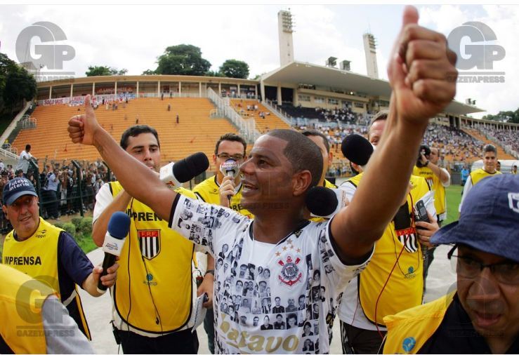 osTimoneiros's tweet photo. Em partida amistoso Corinthians vence o Huracán por 3 x 0 em jogo de despedida do craque Marcelinho e de estreia de Ralf pelo Corinthians! Dois ídolos recentes da história corinthiana, um chegando e outro parando. https://t.co/2SCwPDBJlj https://t.co/plXf2Up9EI