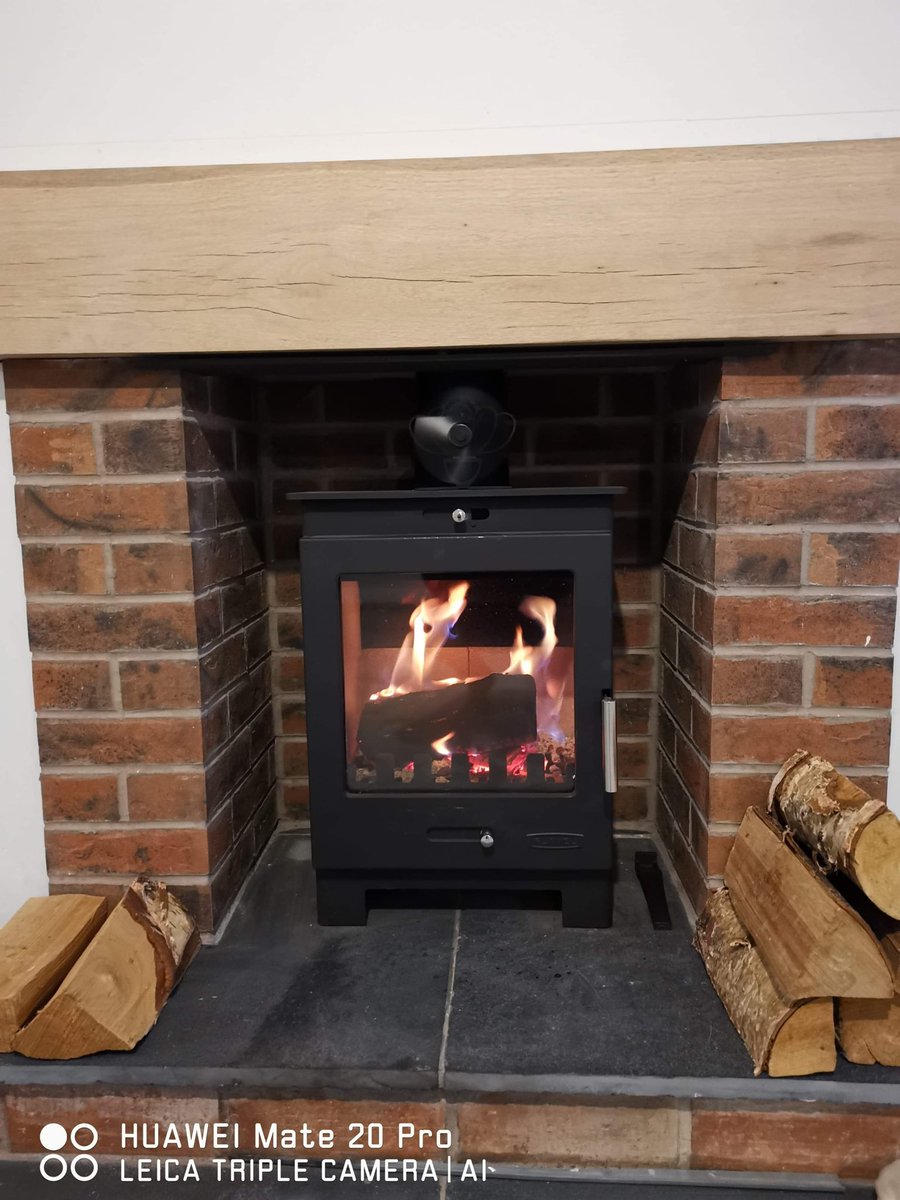 Happy New Year to all our customers!
Thank you to Sasha Rutter for sending across this pic of our product Avon Antique Square Edge surrounding her new log burner just in time for Christmas!
Check out matclad.co.uk for more products.