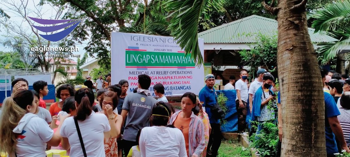 EagleNews's tweet photo. Members of the Iglesia ni Cristo hold a Lingap sa Mamamayan for victims of Taal's volcanic activity in Bauan Technical School in Bauan, Batangas.

#eaglenews
#taalvolcano https://t.co/TQOvjKFi4m