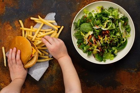 aberdeenuni's tweet photo. Are the food choices we make as adults determined by habits picked up in childhood? Can these habits be changed? Scientists from @rowett_abdn explore this in recent study https://t.co/8KCnomoorv #ABDNresearch https://t.co/Zj7T82J2un