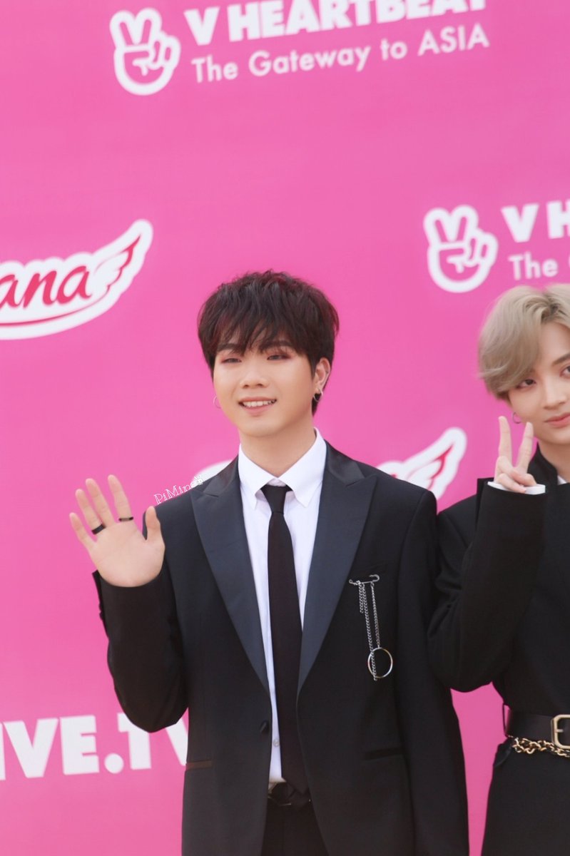 PiMineD1Verse's tweet photo. Hồng Phú @ V Live Year End Party 2019

#Pimine #RBW #D1Verse #Phú https://t.co/8SOQmVLEgN